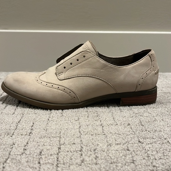 Dowry stylish Womens shoes, size 6 Women’s USA,tan brown color, moderately used - Picture 6 of 7